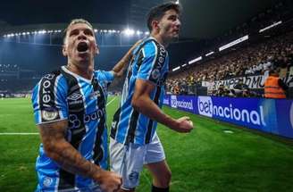 Lucas Uebel/Grêmio FBPA - Legenda: Villasanti e Soteldo