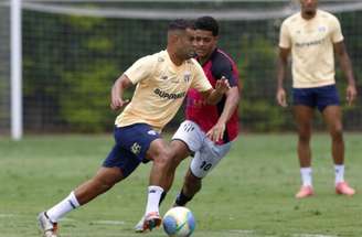 Fotos: Rubens Chiri / saopaulofc.net - Legenda: Alisson participou de parte do jogo-treino pelo São Paulo