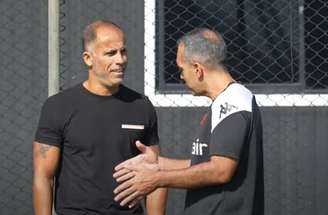 Fotos: Leandro Amorim/Vasco - Legenda: Felipe terá a chance de treinar o Vasco, clube do coração, por três jogos até o fim da temporada