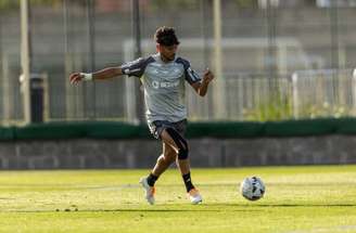 Fotos: Pedro Souza / Atlético - Legenda: Scarpa em treino do Galo na última quinta (28)