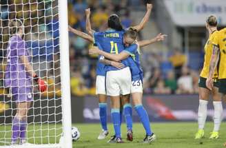 Gabi Portilho celebra o seu gol, o primeiro da Seleção sobre a Austrália –