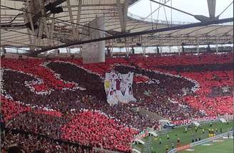 Mosaico formado por torcedores reflete o gesto que Gabi imortalizou ao comemorar seus gols –