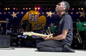 Gilberto Gil em foto durante show em julho de 2000