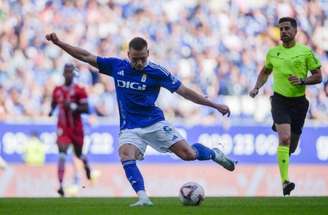 Fotos: Divulgação / Real Oviedo - Legenda: Alemão em ação com a camisa do Real Oviedo, da Espanha