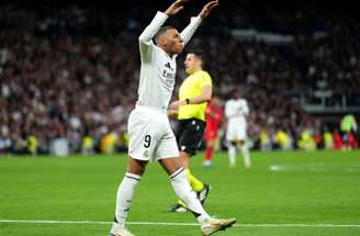 Angel Martinez/Getty Images - Legenda: Mbappé fez um golaço sobre o Sevilla