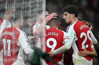 Justin Setterfield/Getty Images - Legenda: Jogadores do Arsenal comemoram gol de Havertz