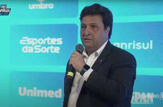 Novo técnico do Grêmio, Gustavo Quinteros, também discursou no evento –