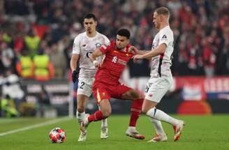 Carl Recine/Getty Images - Legenda: Liverpool teve dificuldade para vencer o Lille em Anfield