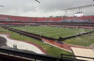 Reprodução - Legenda: Chuva afeta irrigação do Morumbis, e Majestoso é adiado