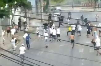 Os grupos rivais se enfrentaram na manhã deste domingo, horas antes do clássico entre os dois times, marcado para às 16h, no Mineirão.