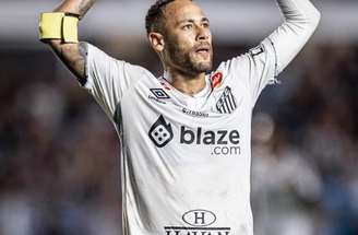 Neymar começou como titular, mas teve atuação bem mais apagada do que na reestreia. 