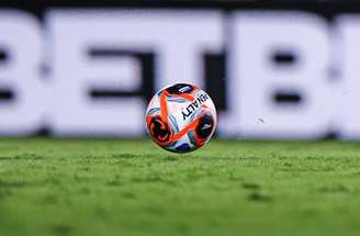 Neymar com a bola penalty –
