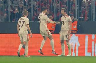 Kane sobe bem para abrir o placar para o Bayern de Munique – Alex Grimm/Getty Images