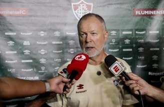 FOTO: LUCAS MERÇON / FLUMINENSE - Legenda: Mano rebateu provocações de Luiz Araújo, do Flamengo