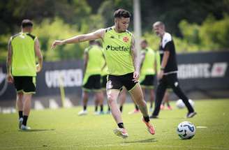 Lucas Freitas celebra retorno de Adson ao time do Vasco –