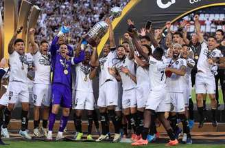 Histórico! Além de colocar mais de 40 mil na Argentina, torcida do Botafogo ainda lançou mosaico em outro país –