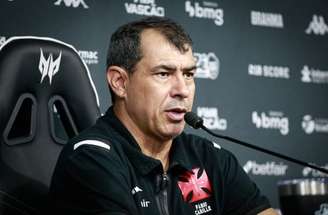 Matheus Lima / CRVG - Legenda: Carille explica que Vasco disputa três competições. Assim, precisa poupar