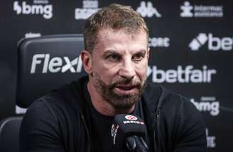 Dikran Sahagian/Vasco - Legenda: Pedrinho, presidente do Vasco