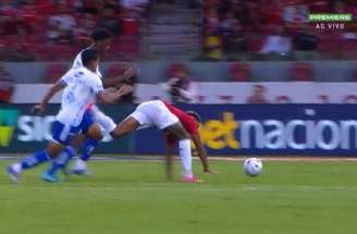 Comentarista de arbitragem justifica expulsão de zagueiro do Cruzeiro por 'questão tática'