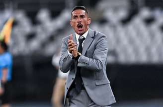 Venezuelanos sofreram os gols da derrota após os 40 minutos do segundo tempo –