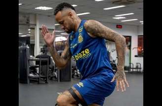 Reprodução / Instagram - Legenda: Neymar ficou na academia nesta quarta-feira