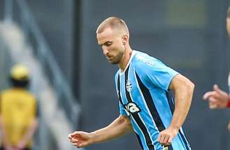 FOTO: LUCAS UEBEL/GREMIO FBPA - Legenda: Rodrigo Ely foi substituído no confronto contra o Flamengo, ainda no primeiro tempo