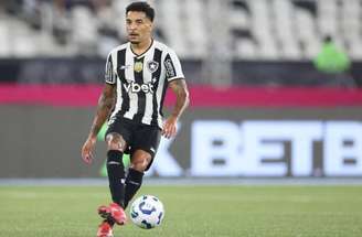 Vitor Silva/BFR - Legenda: Gregore em ação pelo Botafogo contra o São Paulo, na última quarta-feira