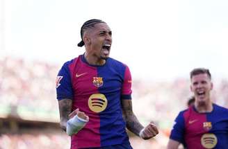 Alex Caparros/Getty Images - Legenda: Raphinha vive ótima fase no Barcelona