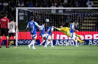 Christian celebra o seu gol, que decidiu a vitória do Cruzeiro sobre o Vasco.