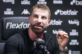 Fotos: Dikran Sahagian/Vasco - Legenda: Gestão de Pedrinho divulgou um balanço financeiro de apenas quatro páginas