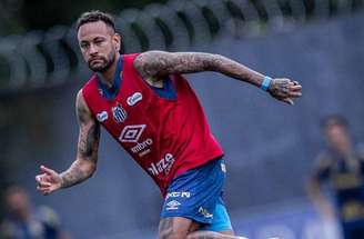 Neymar assiste Kings League enquanto participa da fisioterapia no CT Rei Pelé —