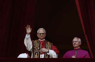 Novo papa é apresentado