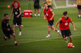 Divulgação / Barcelona - Legenda: Barcelona coloca a mão na taça caso vença o clássico com o Real Madrid neste domingo (11)