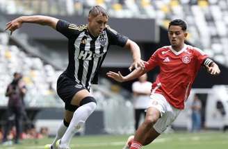 Galo perdeu inúmeras chances de garantir a vitória em casa –