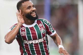 Freytes rechaça o perigo da área do Fluminense em jogo contra o Unión Española.