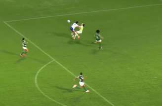 Cabulosas comemoram gol de Marília, que garantiu o triunfo do Cruzeiro sobre o Palmeiras –