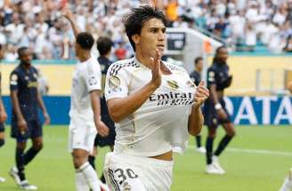 Valverde (em foco) foi um dos melhores em campo –