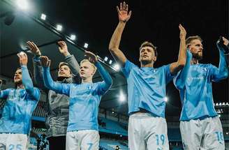 Busanello, (o que está mais à esquerda) fez o primeiro gol da Liga dos Campeões 2025/2026. Assim, ajudou o Malmö a vencer o campeão da Geórgia.