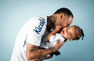  Neymar deixa Mavie pintar suas unhas e mostra resultado –