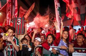 Torcedores receberam o Fluminense no desembarque após a participação no Mundial de Clubes –