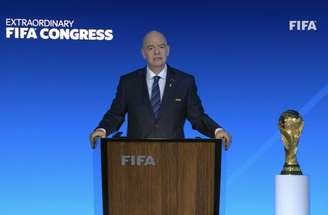 Carmen Mandato/Getty Images) - Legenda: Gianni Infantnio, presidente da Fifa, roubou a cena durante a premiação do Mundial de Clubes