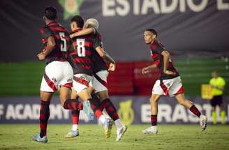 Matheus Gonçalves faz um gol e dá uma assistência no 4 a 2 do Flamengo sobre o Galo, pelo Sub-20.