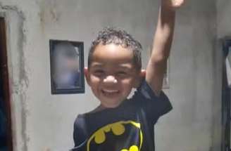 Bernardo, de 3 anos, foi picado enquanto vestia um sapato