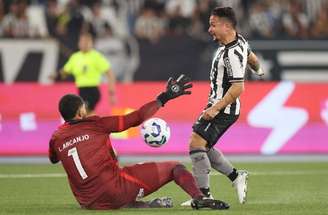 Botafogo lutou até o fim, mas não conseguiu tirar o zero do placar contra o Vitória –