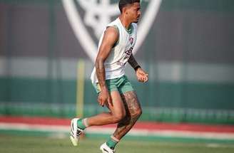 John Kennedy está de volta ao Fluminense após passagem por empréstimo pelo Pachuca, do México –