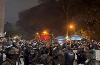 No início do protesto houve uma marcha fúnebre para cada um dos nomes citados acima –