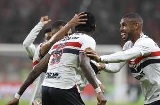 São Paulo chegou a quinta vitória seguida ao bater o Internacional, fora de casa –