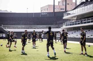Meio de campo do Peixe também passou por alterações em busca da defesa ideal –