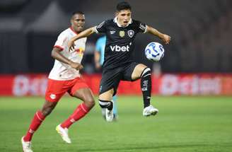 Jhon Jhon se esforça, mas não se destaca na derrota do Bragantino para o Botafogo, em Bragança Paulista –