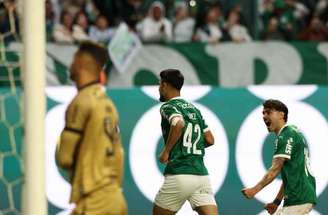Flaco López cobra pênalti e empata o jogo para o Palmeiras. Pouco depois, iniciou o lance do gol da virada. Pode vobrar, Verdão!